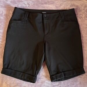 Torrid Women Black Cuffed Bermuda Shorts Size 18 Plus Stretch Pockets Casual